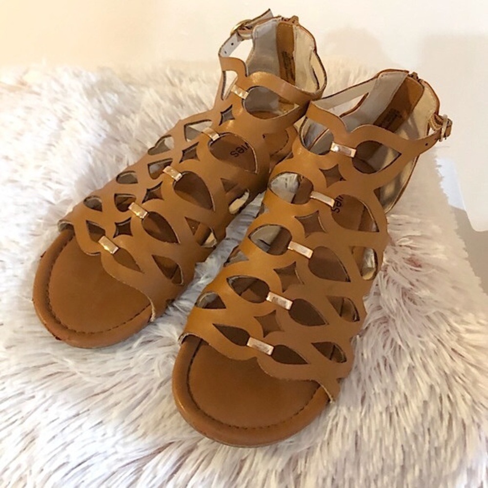 ✨EUC✨ Stevie’s Girl’s Tan Sandals- Size 5